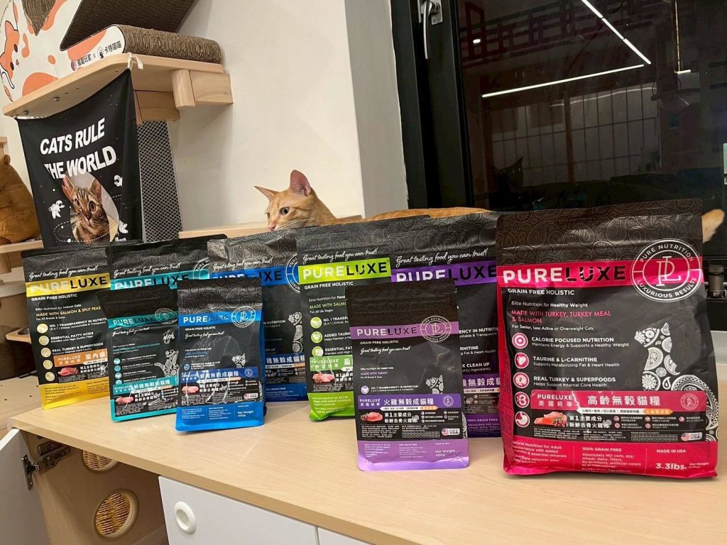 瘋寵玩家尬電開箱純華貓飼料評價