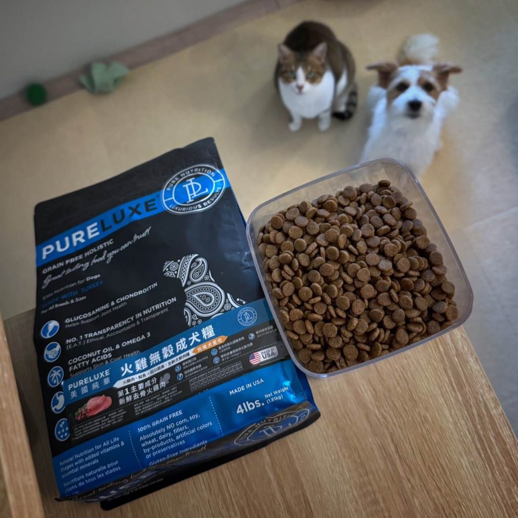 比比和奈奈試吃純華鮮肉犬貓飼料